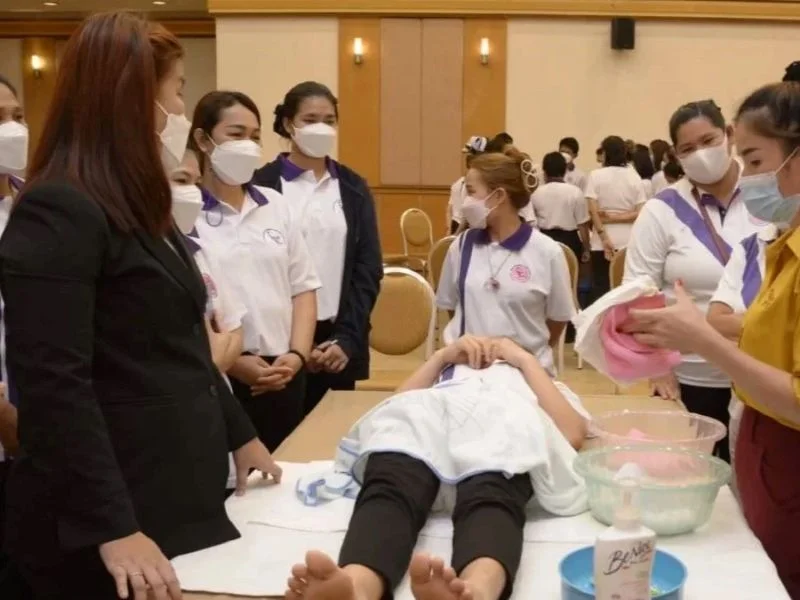 ผู้ดูแลระหว่างการฝึกอบรมด้านการบริบาล